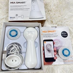 Like new 99% Clarisonic Mia Smart